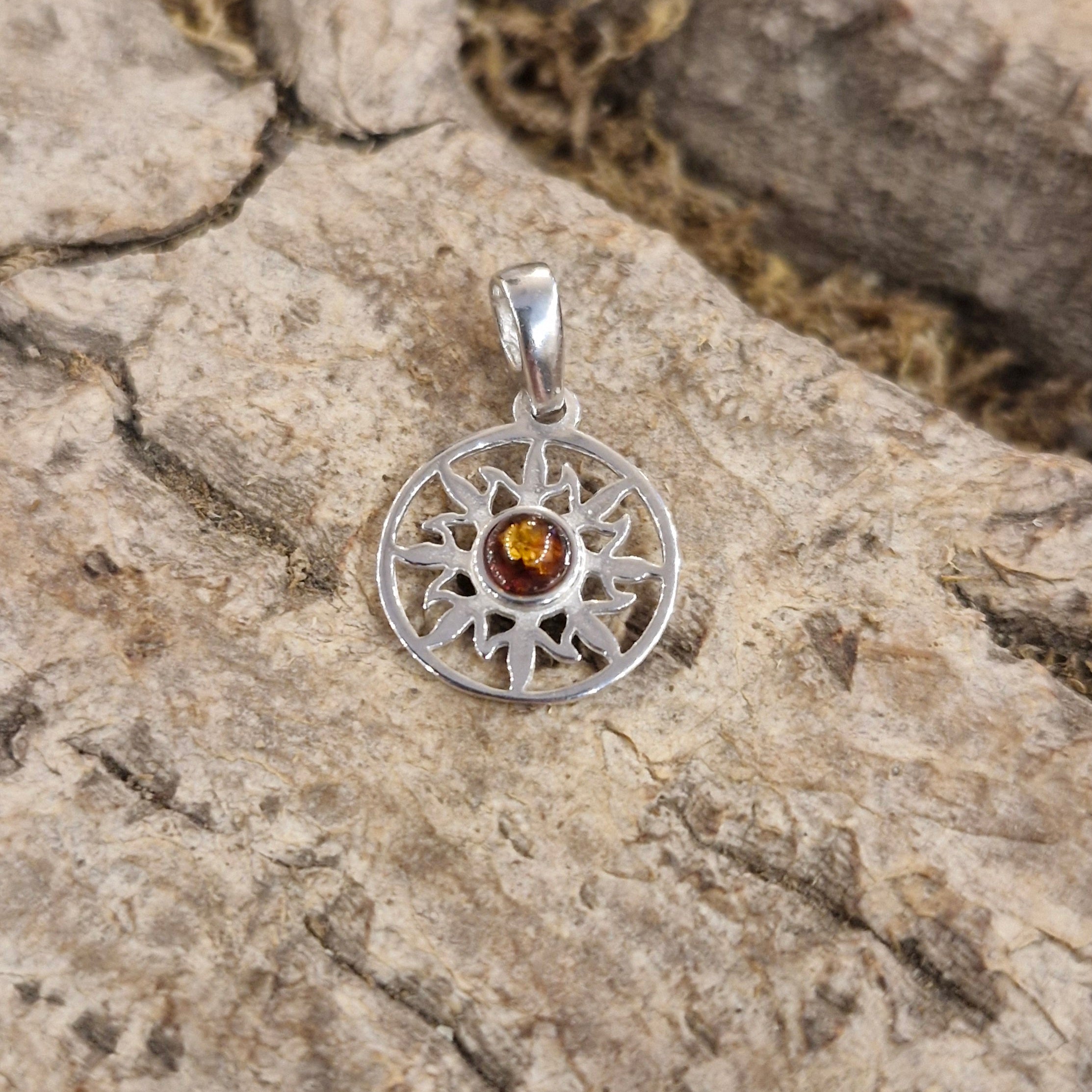 Amulett Sonne mit Bernstein aus Silber