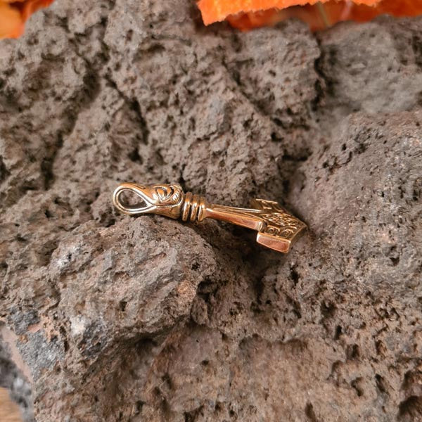 Amulett Thorshammer mit Vogelkopf aus Bronze - Replik