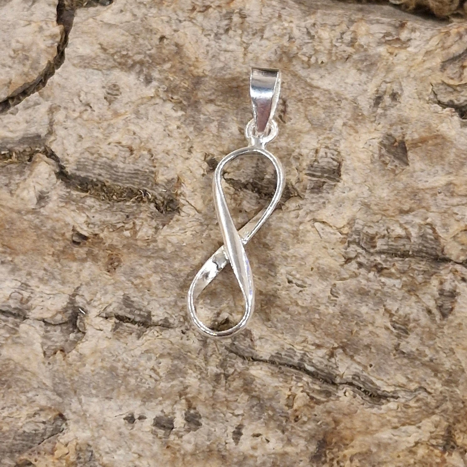 Infinity pendant in silver