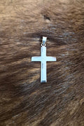 Einfacher Kreuz Anhänger aus Silber mit Öse oben zum tragen.