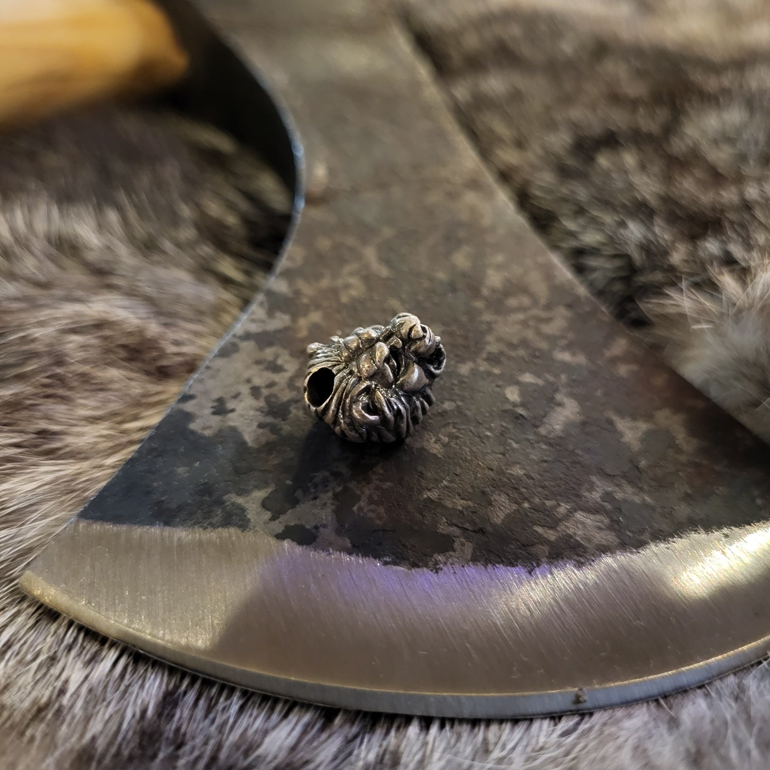 Antike Schmuckperle Löwenkopf aus Silber