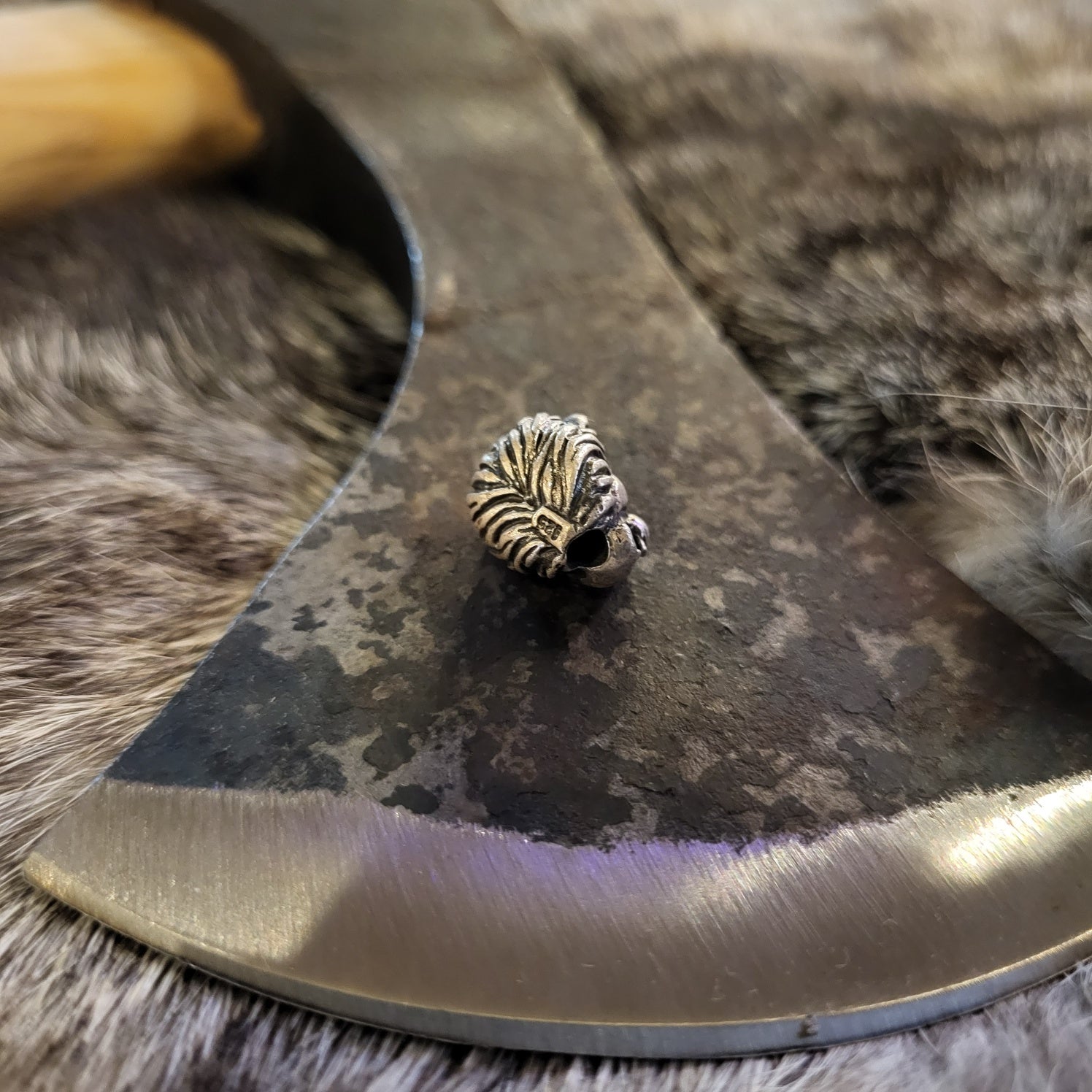 Antike Schmuckperle Löwenkopf aus Silber