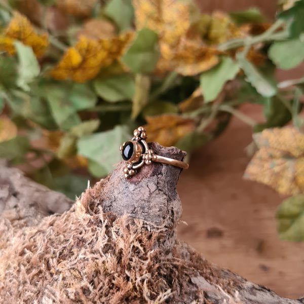 Ancient Roman bronze ring with onyx