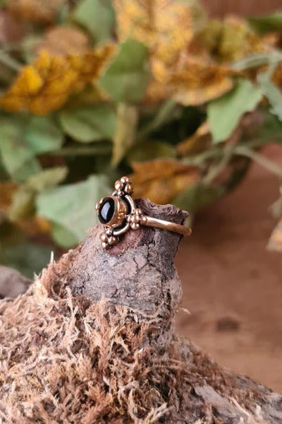 Ancient Roman bronze ring with onyx