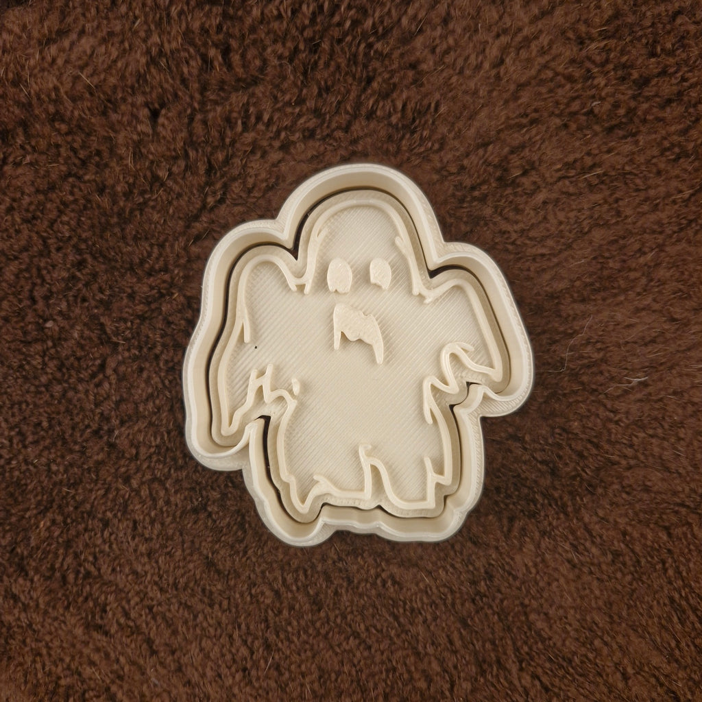 Cookie cutter with plunger