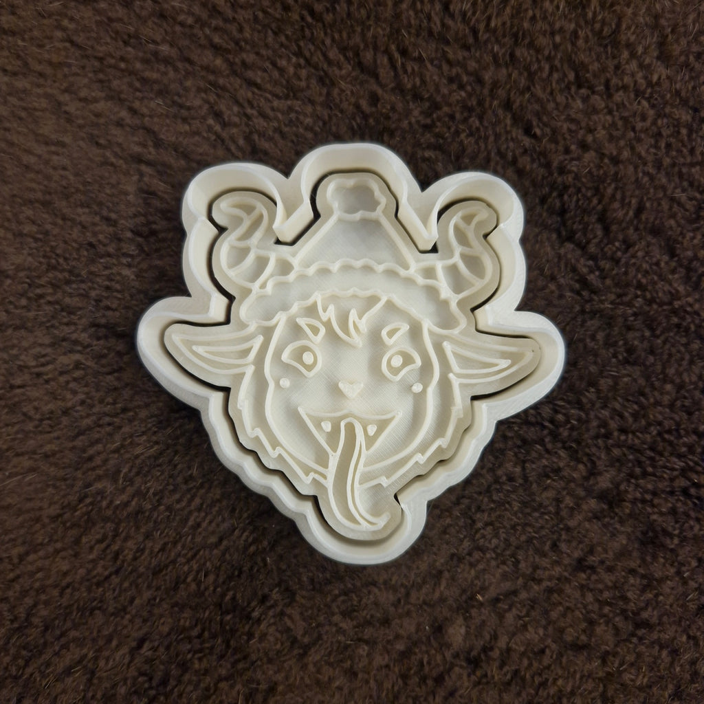 Cookie cutter with plunger