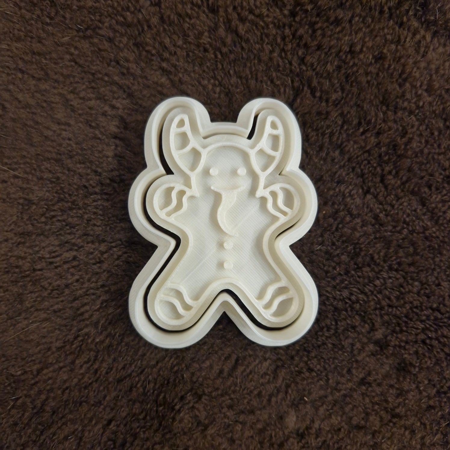 Cookie cutter with plunger