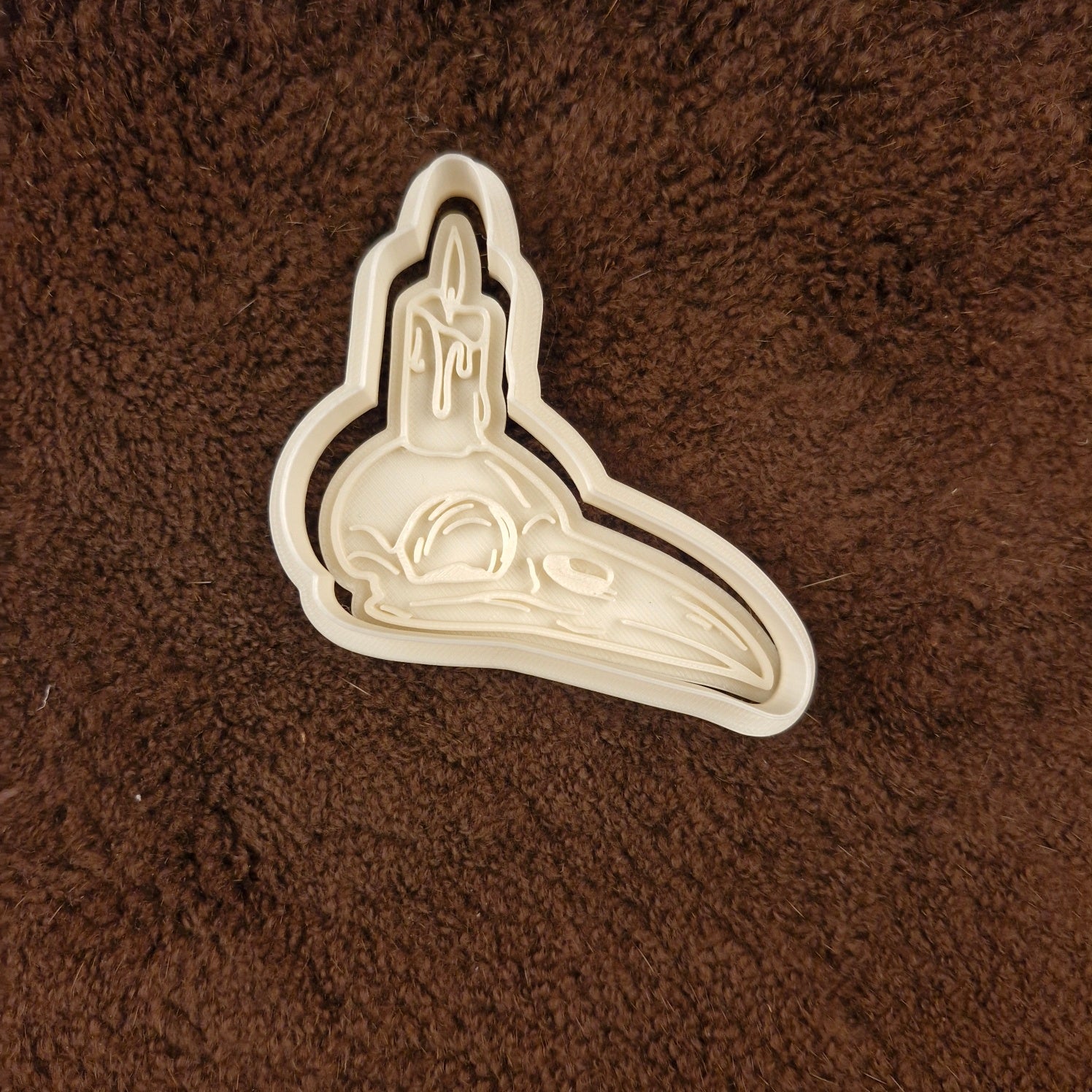 Cookie cutter with plunger