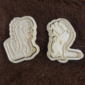 Cookie cutter with plunger