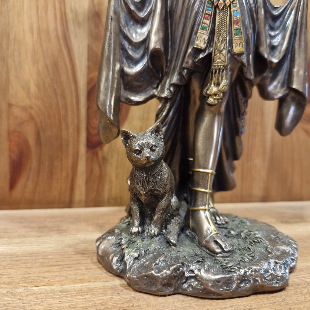 Bastet Ägyptische Katzengöttin der Liebe und Freude - handbemalt