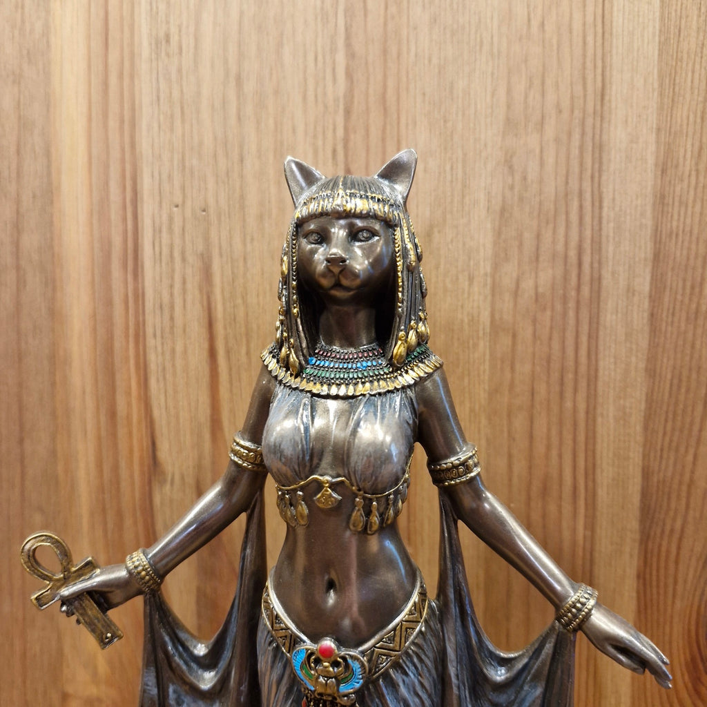Bastet Ägyptische Katzengöttin der Liebe und Freude - handbemalt