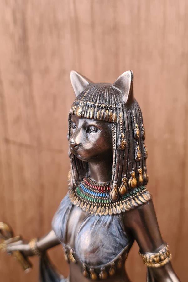 Bastet Ägyptische Katzengöttin der Liebe und Freude - handbemalt