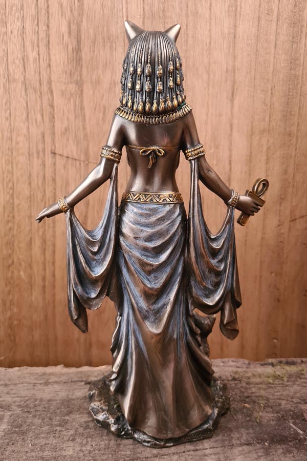 Bastet Ägyptische Katzengöttin der Liebe und Freude - handbemalt