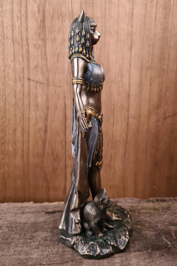 Bastet Ägyptische Katzengöttin der Liebe und Freude - handbemalt