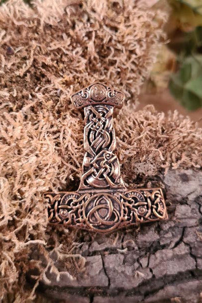 Bronzeanhänger Thorshammer mit Triquetra