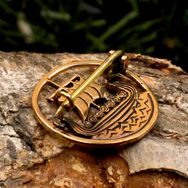 Dragon boat brooch made of bronze