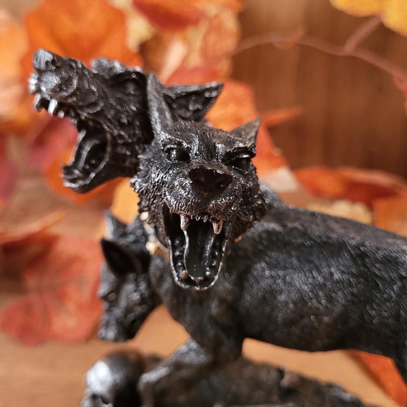 Cerberus der dreiköpfiger Höllenhund - handbemalt