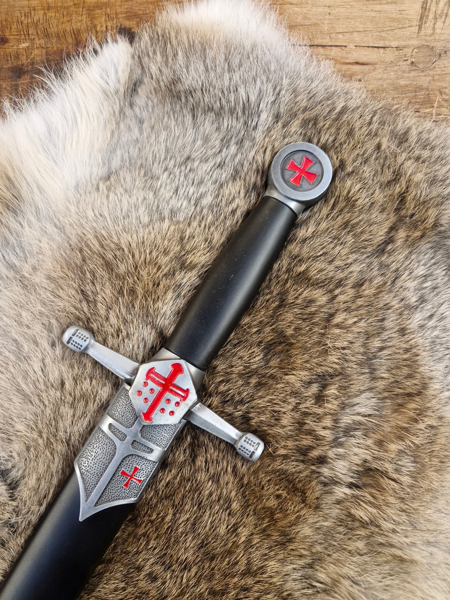 Dagger with red Templar cross - Decoration