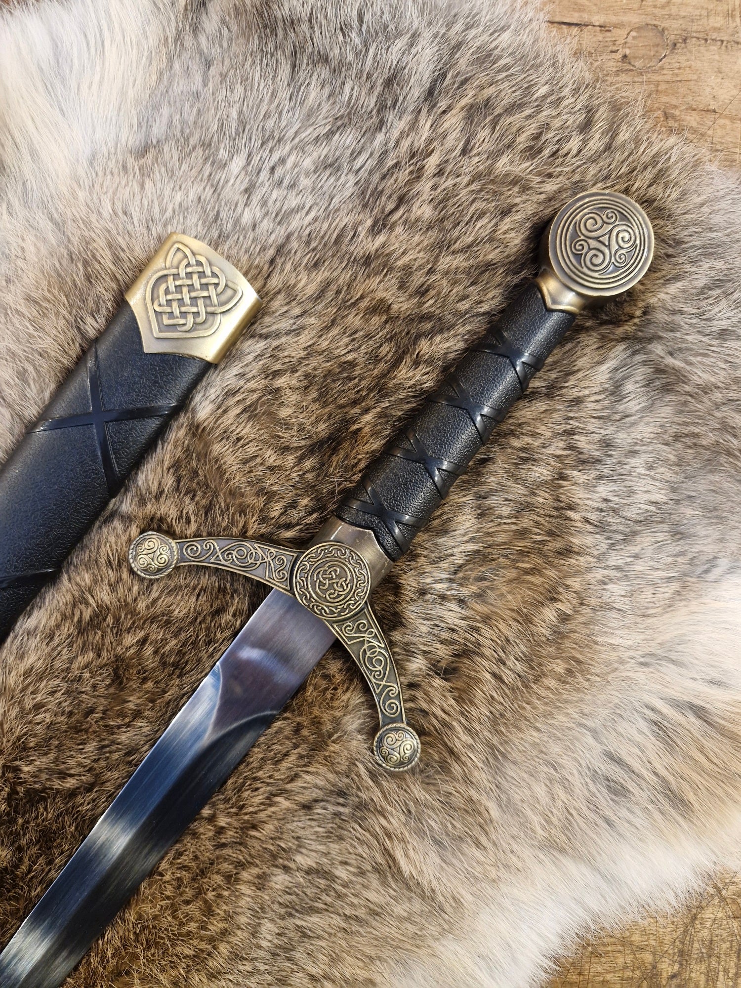 Dagger with Celtic Engravings - Decoration