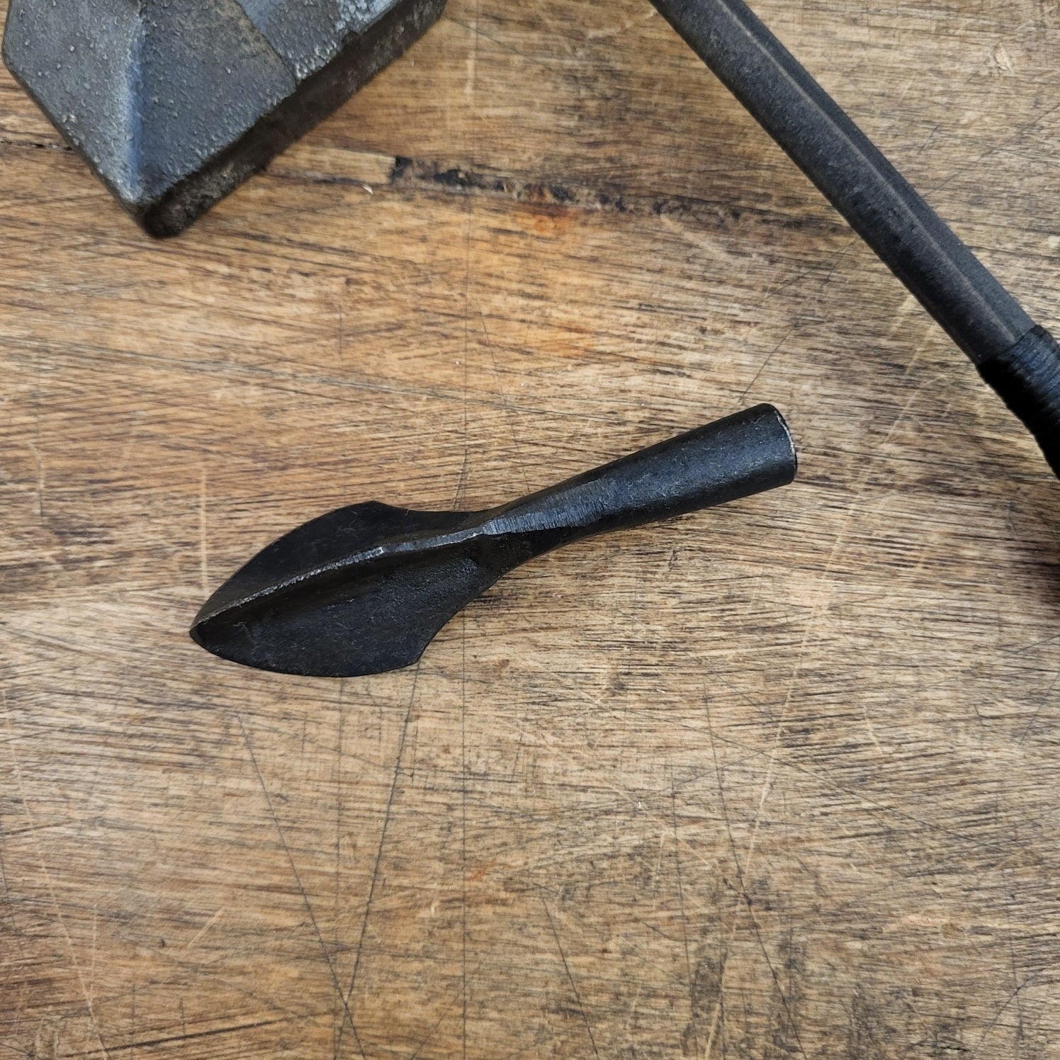 Three-bladed arrowhead - hand-forged