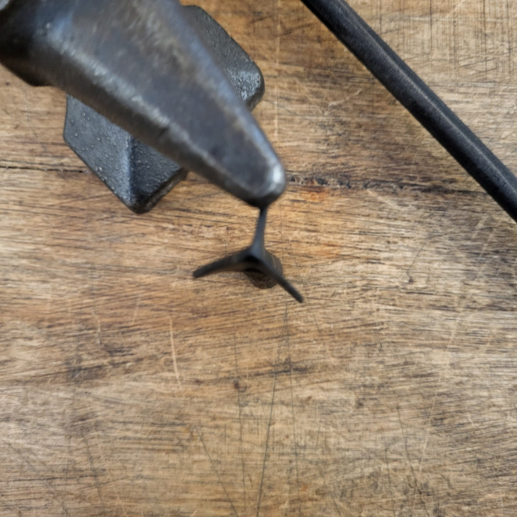 Three-bladed arrowhead - hand-forged