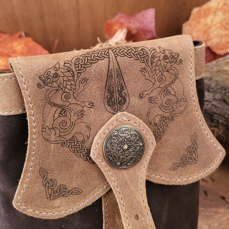 Edle LARP Ledertasche mit keltischen Verzierungen aus Leder