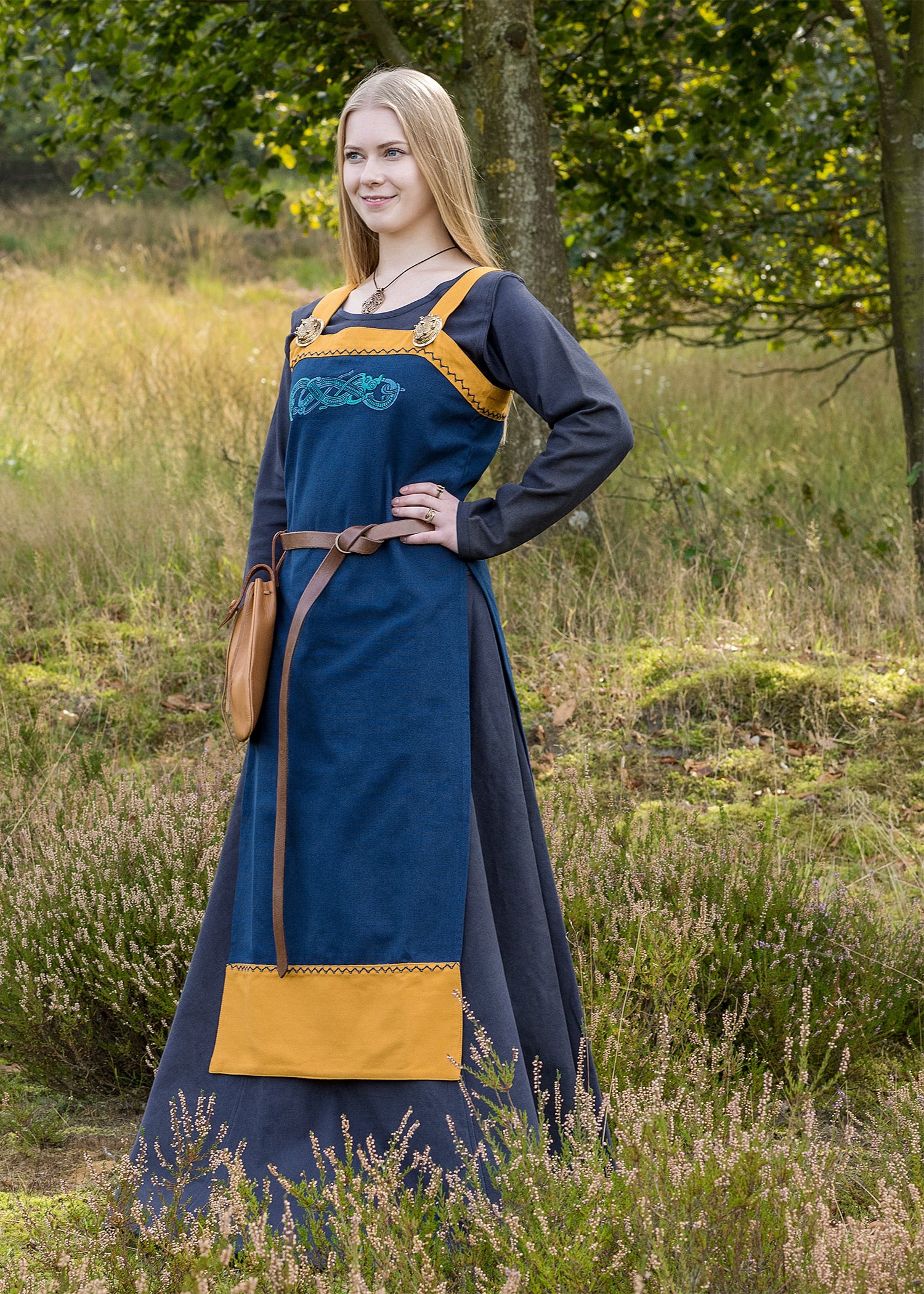 Edles Wikinger Schürzenkleid mit Stickerei