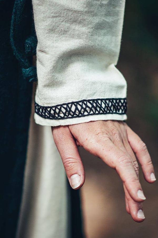 Edles Wikingerkleid Alva mit Handstickereien