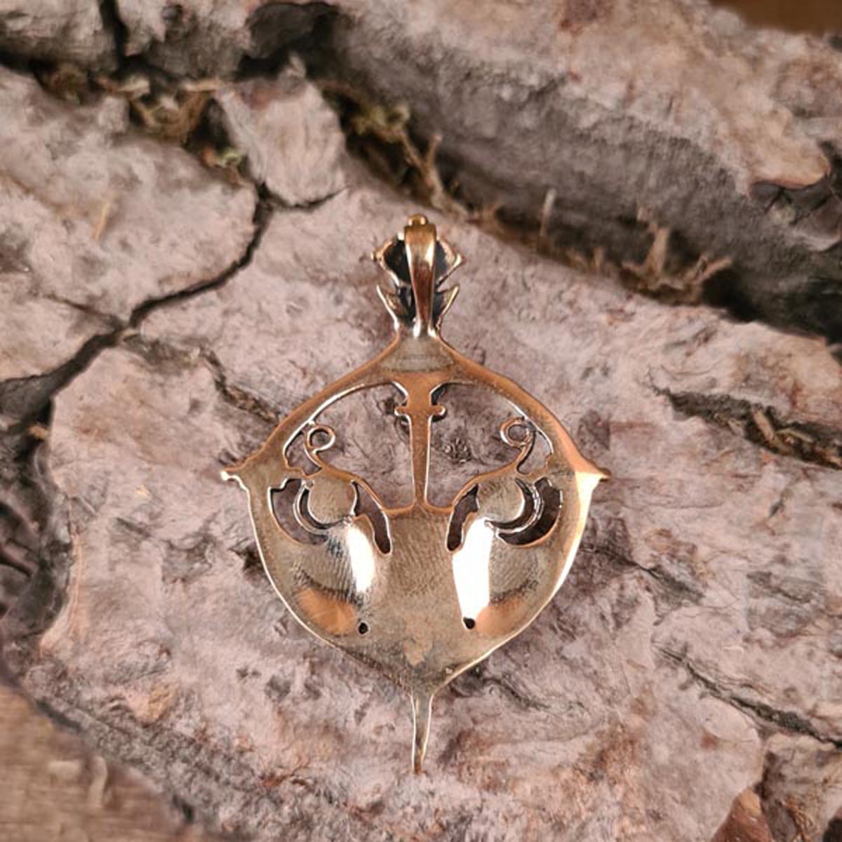 Frühmittelalter Amulett Sachsenmut mit Onyxe aus Bronze