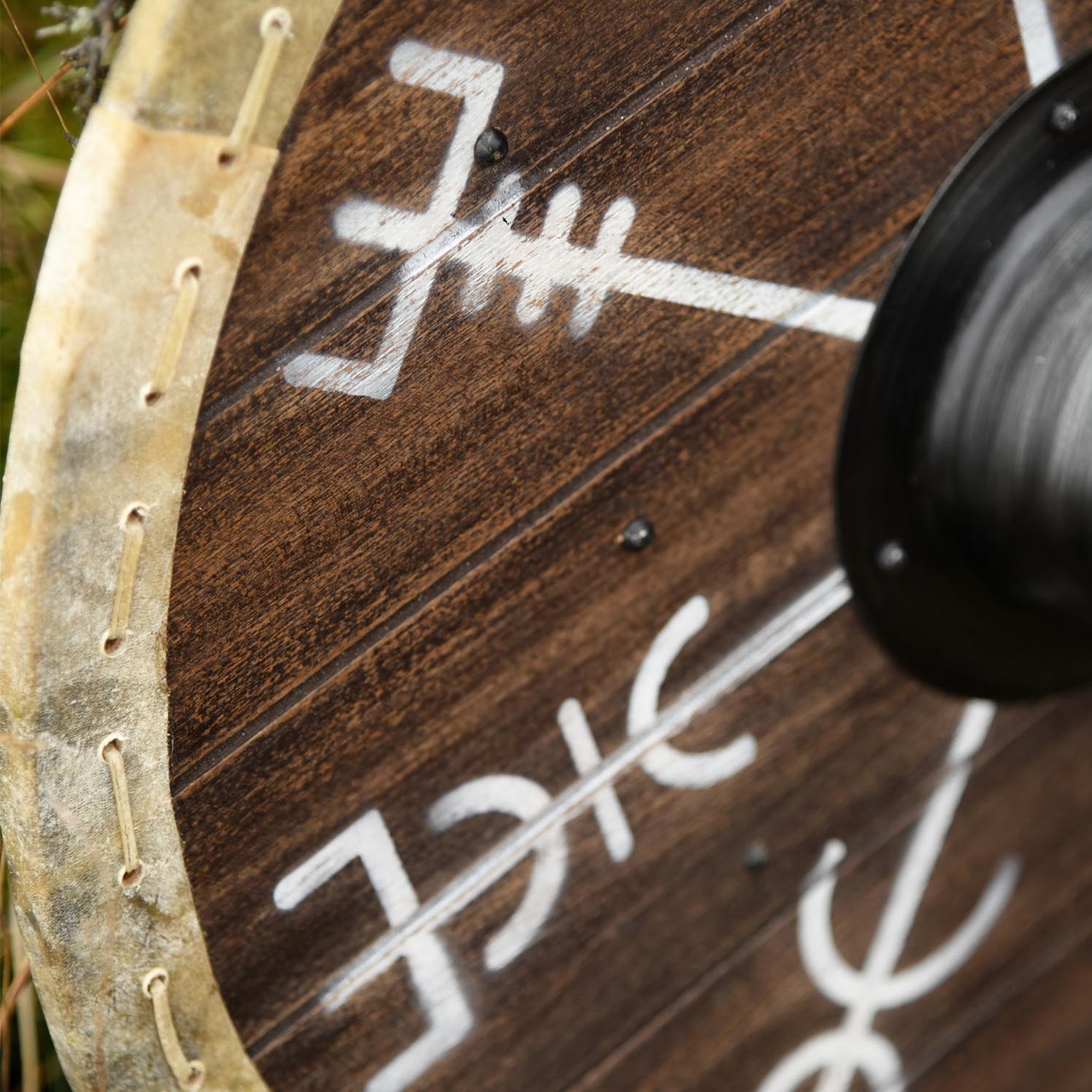 Frühmittelalter Rundschild mit Vegvisir und Rohhaut - Dekoration