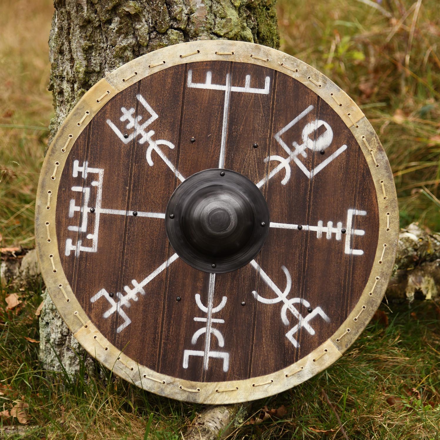 Frühmittelalter Rundschild mit Vegvisir und Rohhaut - Dekoration