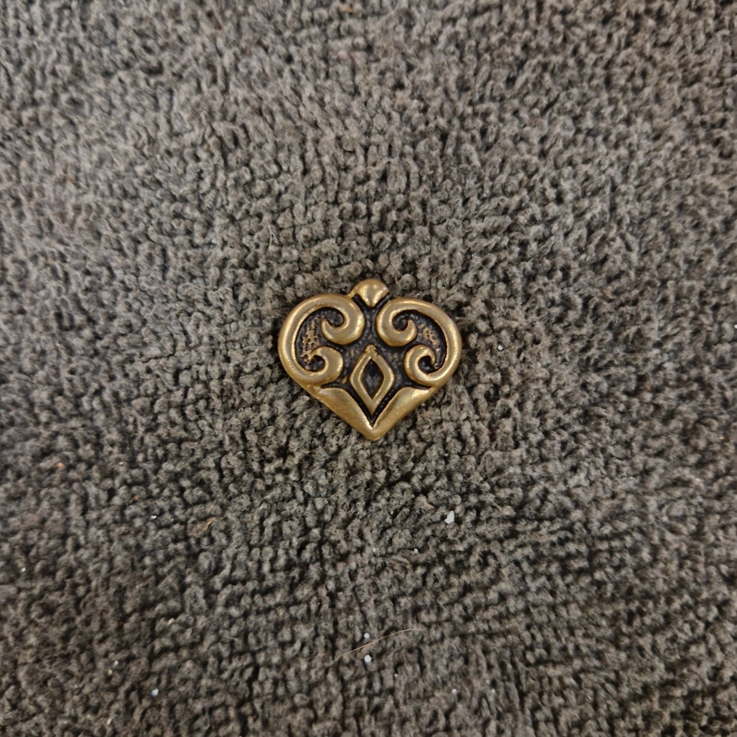 Frühmittelalter Gürtelbeschlag Kiewer Rus in Herzform aus Bronze für 2,5 cm Riemen - Replik