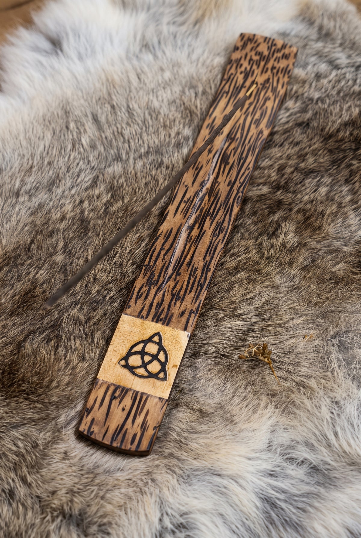 Räucherstäbchenhalter Taliesin Knoten aus Holz