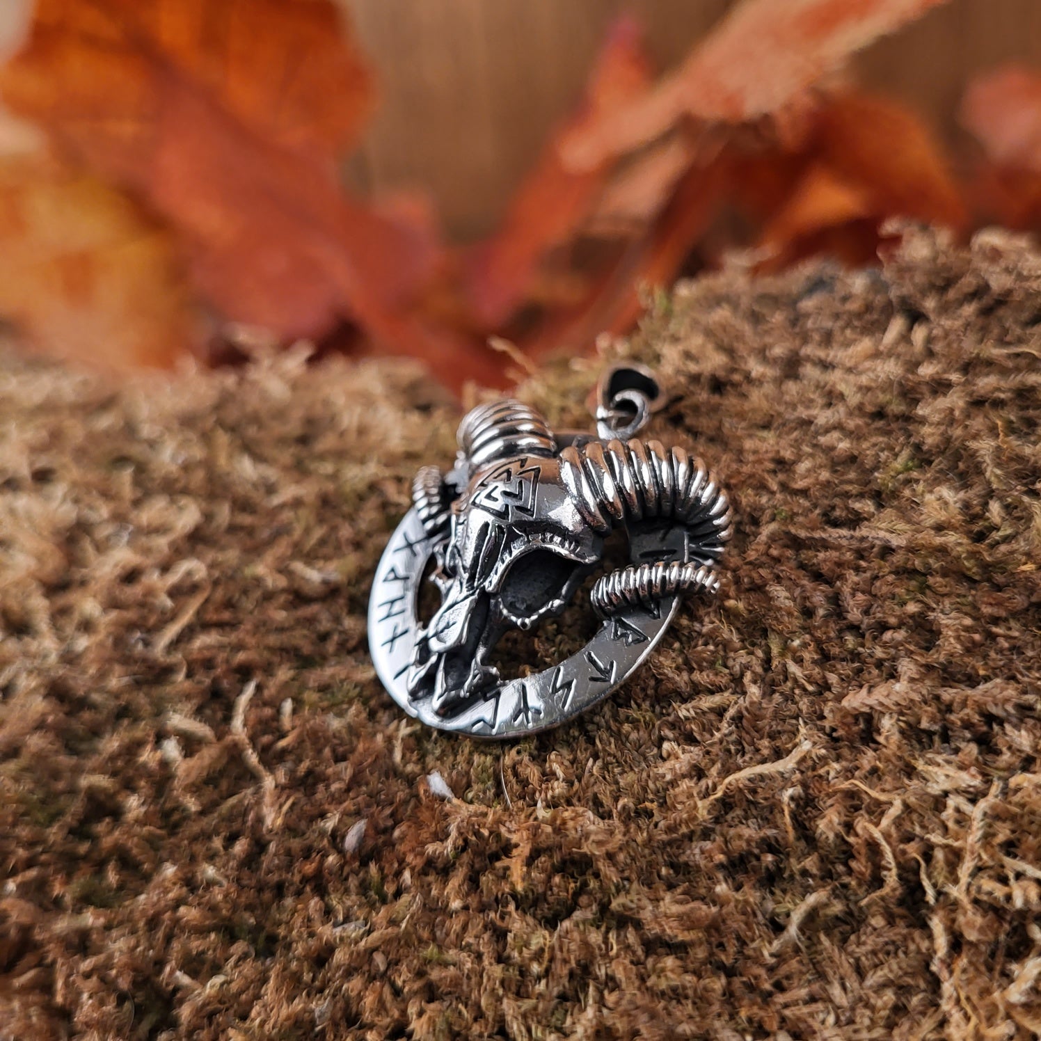 Germanen Amulett Widderschädel mit Wotansknoten aus Silber