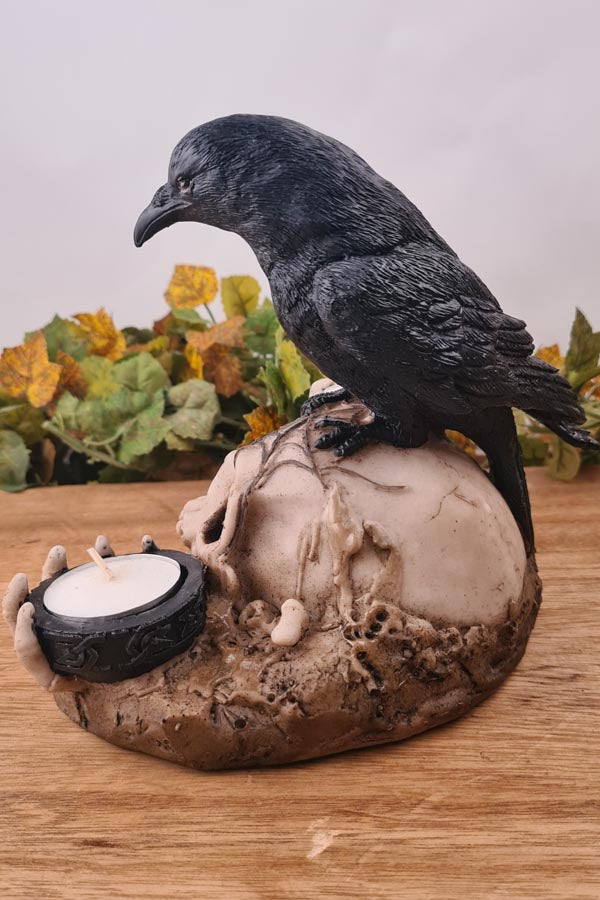 Gothic Teelichthalter Rabe auf Schädel - handbemalt