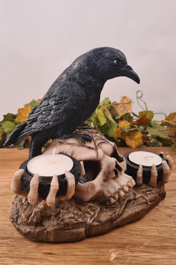 Gothic Teelichthalter Rabe auf Schädel - handbemalt