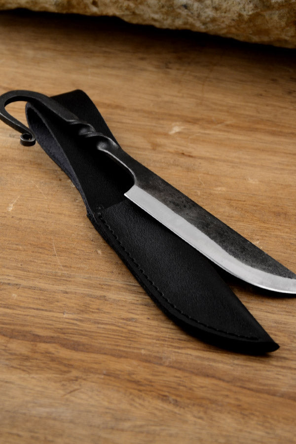 Hochmittelalter Alltagsmesser mit Lederscheide - handgeschmiedet