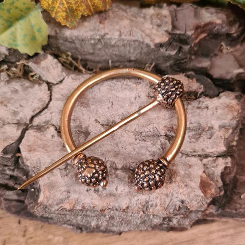 Celtic thistle fibula made of bronze