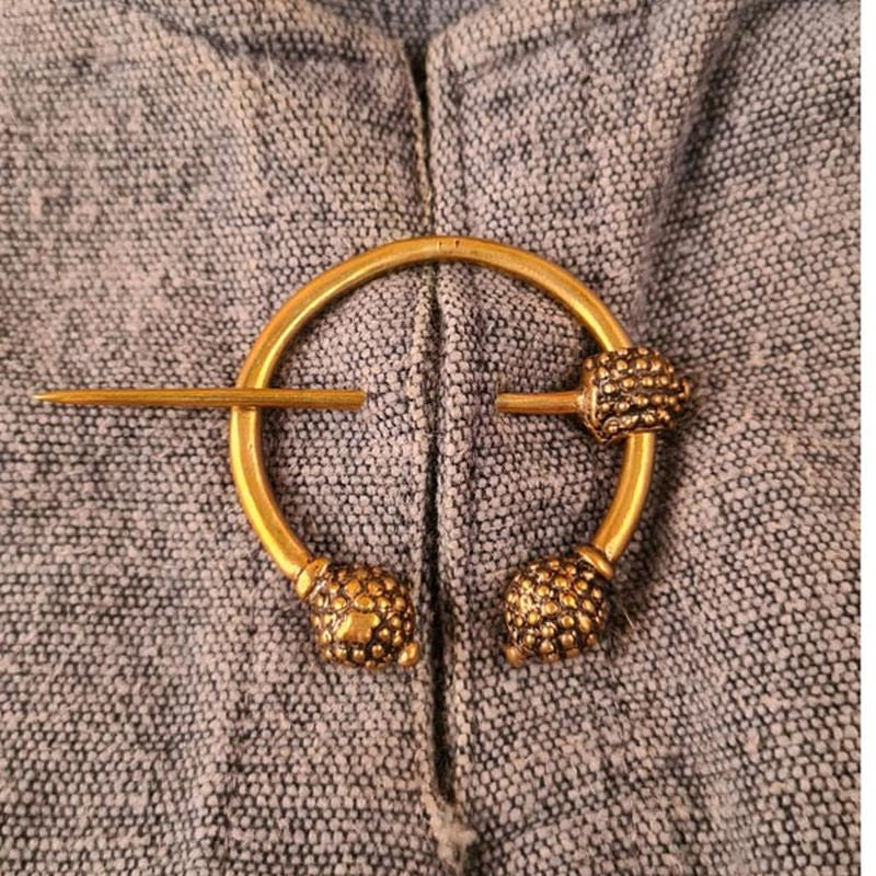 Celtic thistle fibula made of bronze
