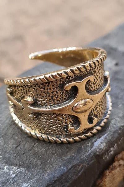 Celtic ring made of bronze