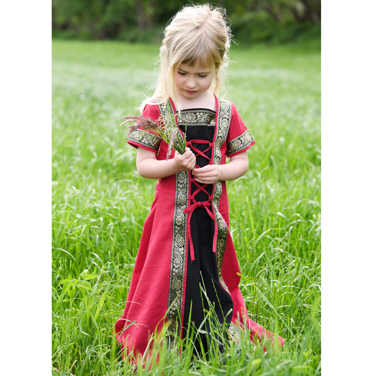 Children's medieval dress with trim, short-sleeved