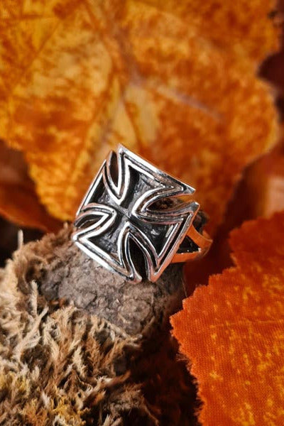 Crusader Ring with Cross Pattée in Silver
