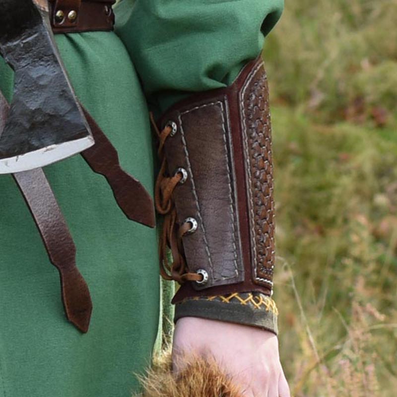 LARP Armschützer Paar mit Prägung aus Büffelleder