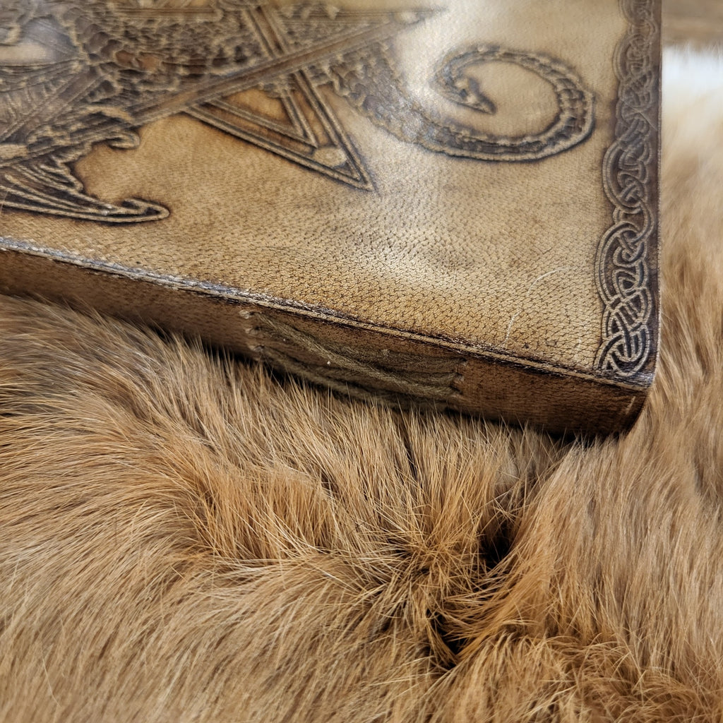 LARP Lederbuch Drache auf Pentagramm mit Verschluss
