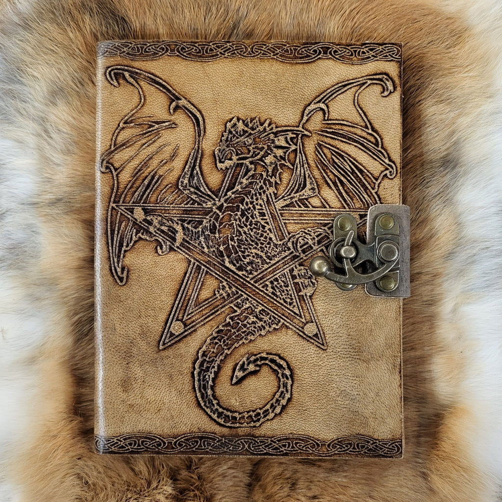 LARP Lederbuch Drache auf Pentagramm mit Verschluss