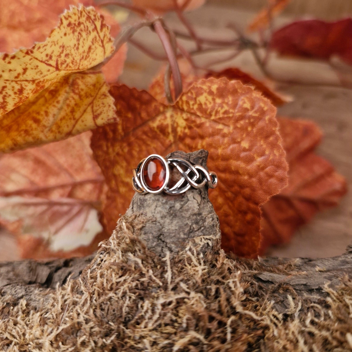 LARP Ring Magier mit ovalen Bernstein aus gealtertes Silber