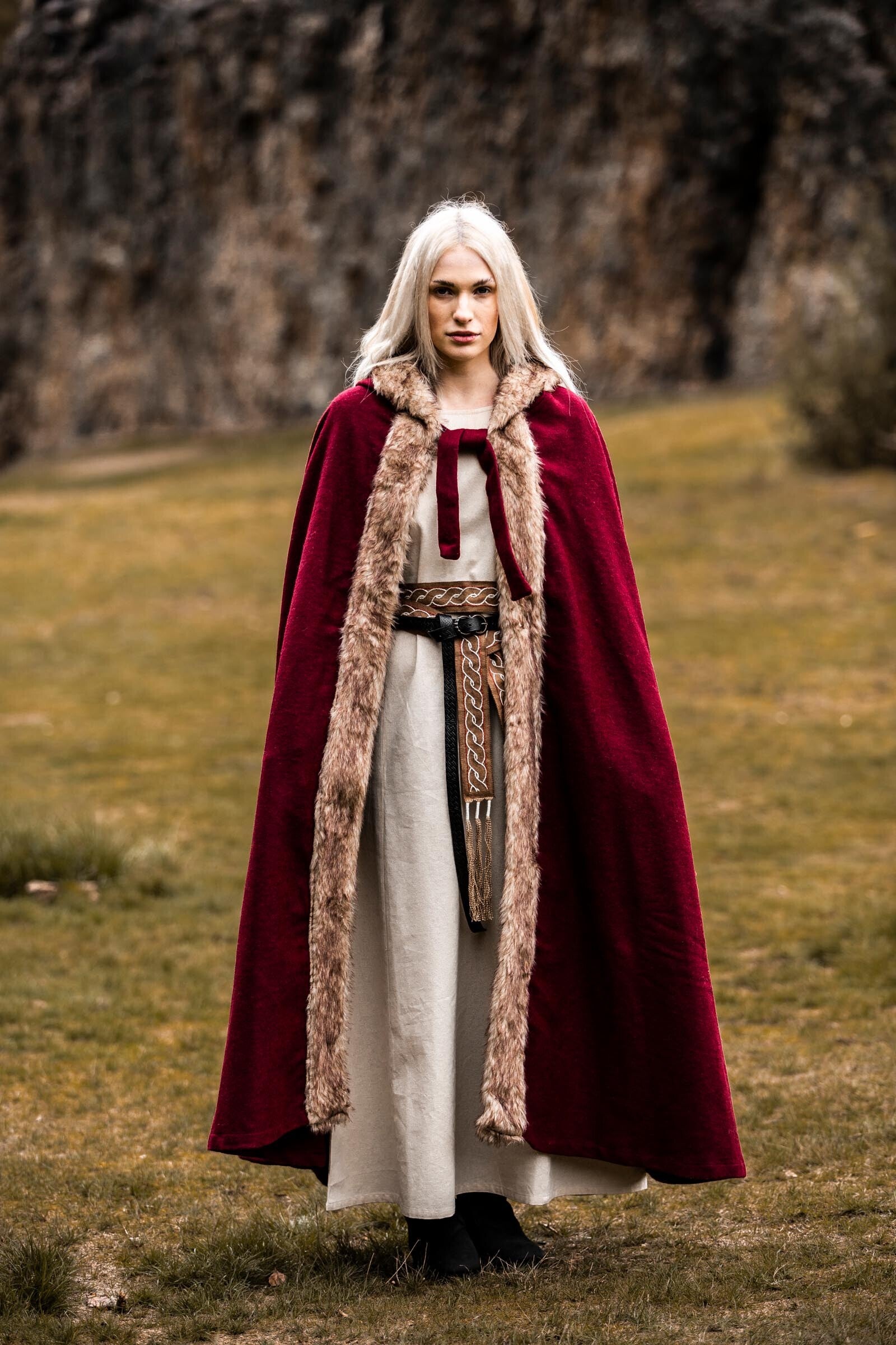 LARP Umhang mit Kunstfell aus Wolle