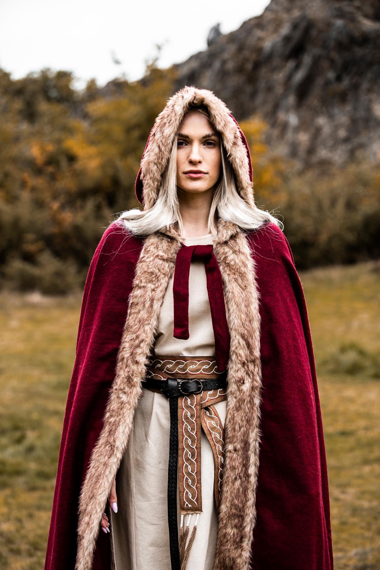LARP Umhang mit Kunstfell aus Wolle