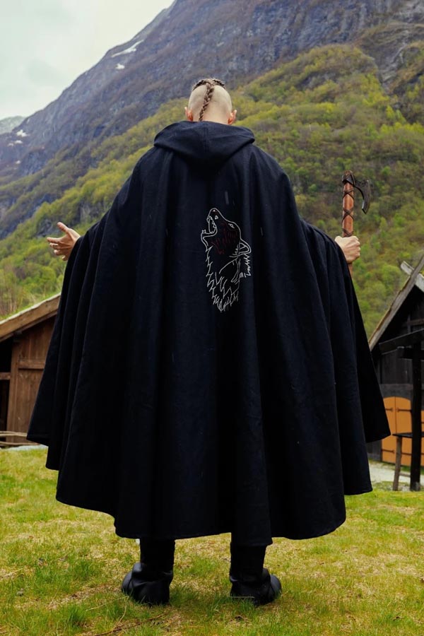 LARP Umhang Wolf mit Stickerei aus Wolle