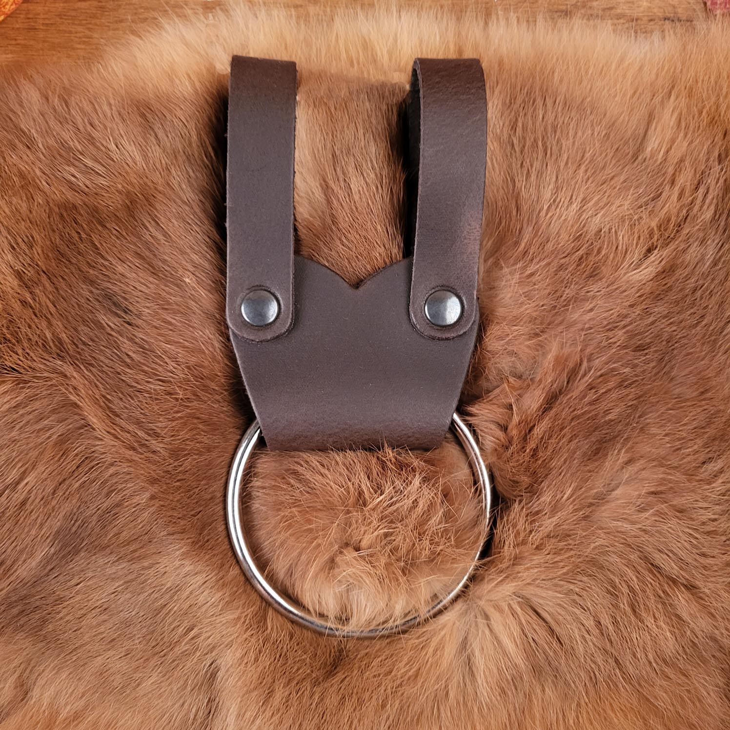 LARP Waffenhalter aus Leder mit großen Ring